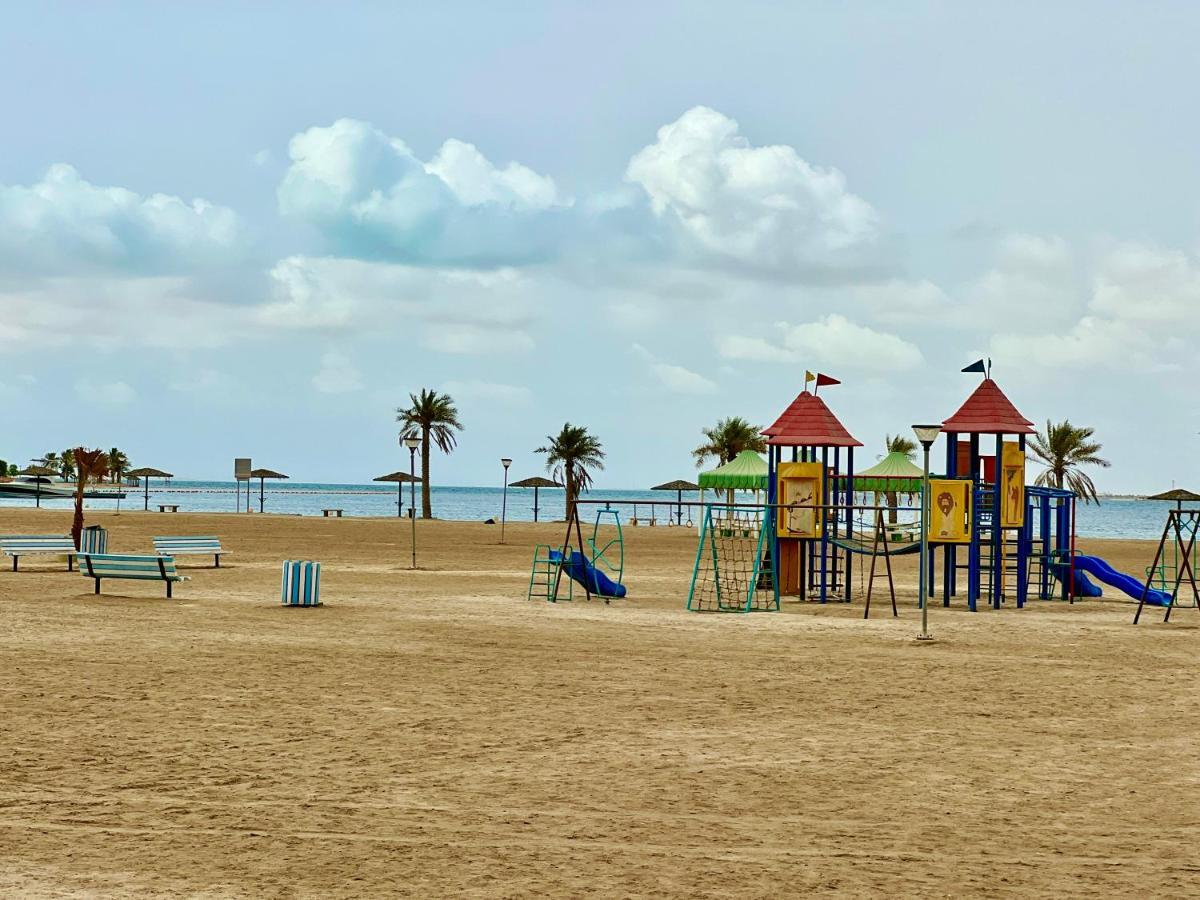 Dana Beach Resort Teluk Bulan Sabit Bagian luar foto