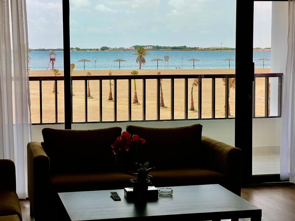 Dana Beach Resort Teluk Bulan Sabit Bagian luar foto