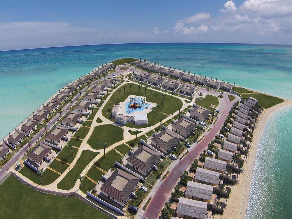 Dana Beach Resort Teluk Bulan Sabit Bagian luar foto
