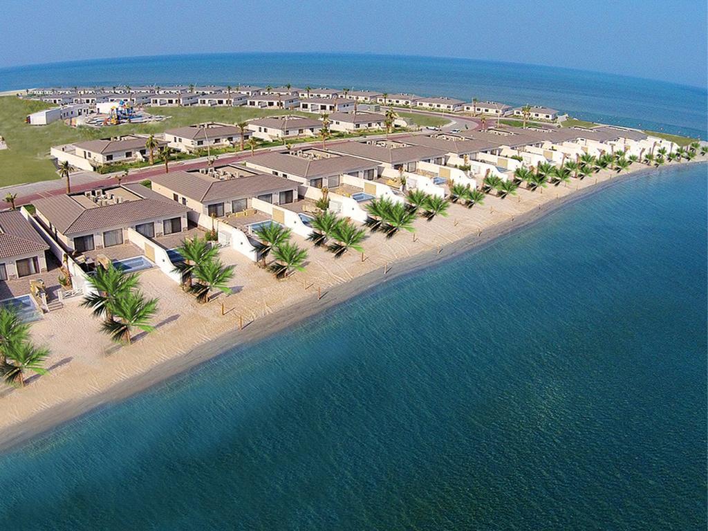Dana Beach Resort Teluk Bulan Sabit Bagian luar foto