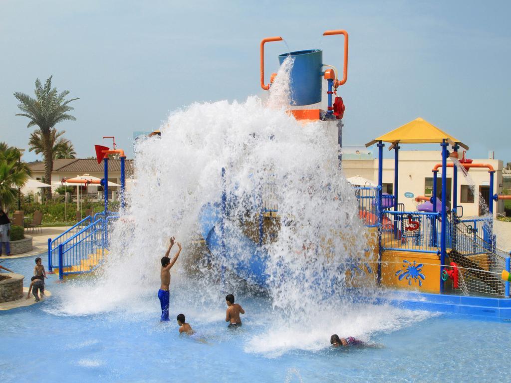 Dana Beach Resort Teluk Bulan Sabit Bagian luar foto